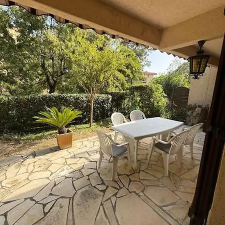 Proche - Piscine Saint-Raphael (Var)