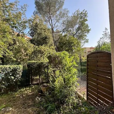 Proche - Piscine Apartmán *