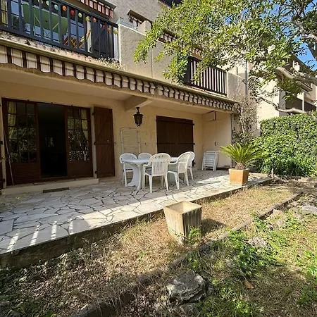 Proche - Piscine Saint-Raphael (Var)